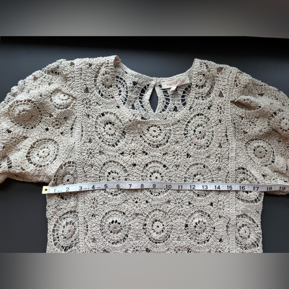 Solitaire Crochet Puff Sleeve Blouse- Large - Picture 8 of 9